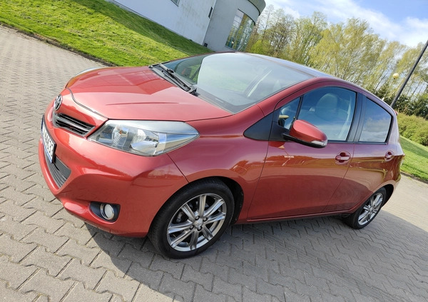 Toyota Yaris cena 34600 przebieg: 105000, rok produkcji 2011 z Szczecinek małe 172